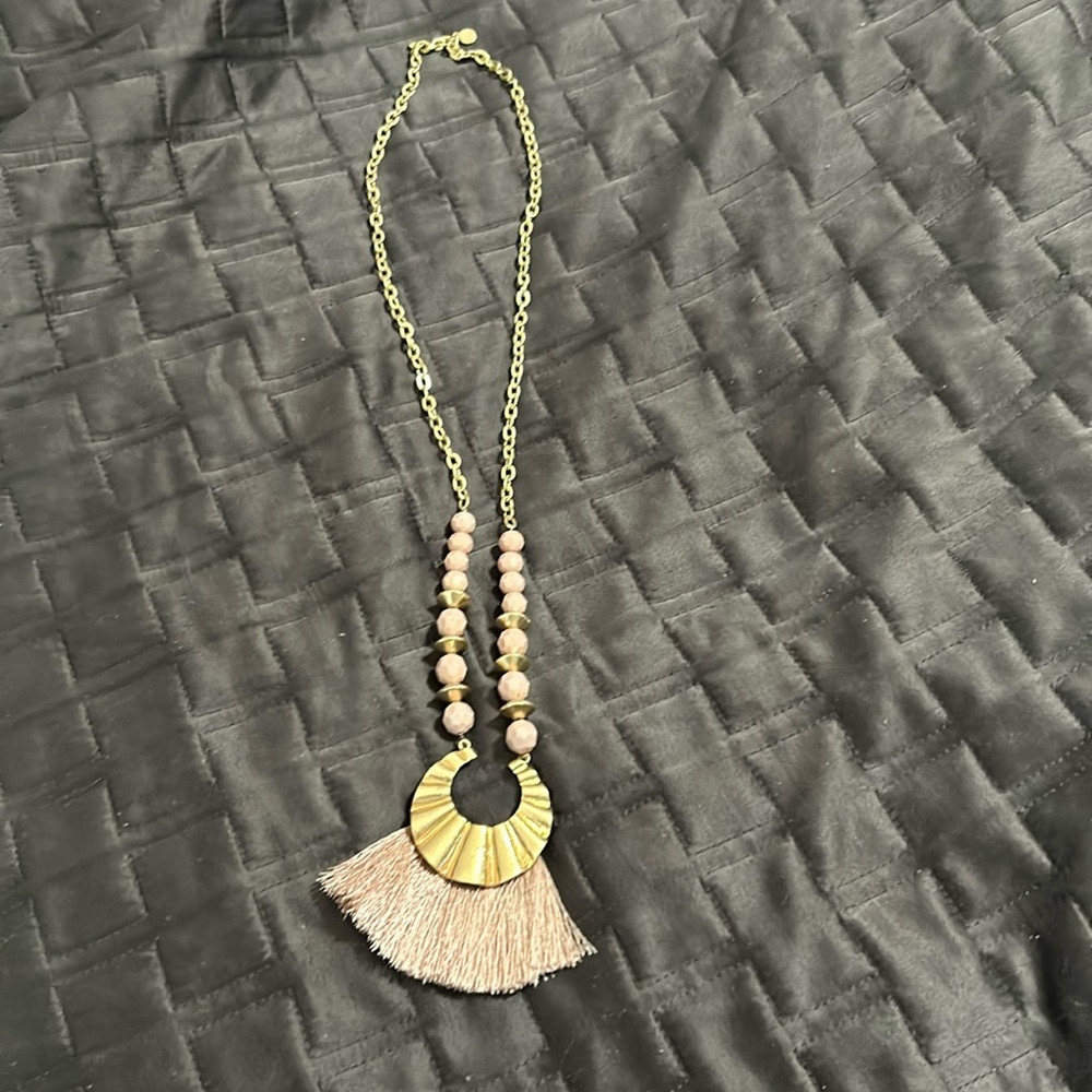 Excellent condition Mud pie necklace